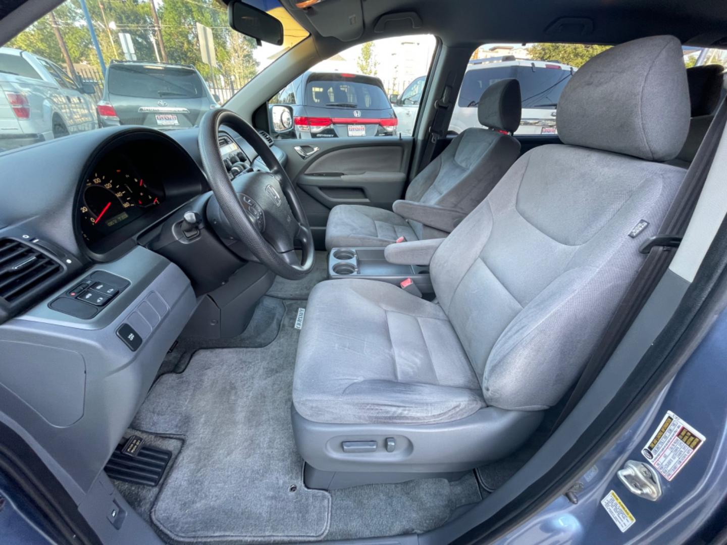 2007 Blue /Silver Honda Odyssey EX (5FNRL38457B) with an 3.5L V6 SOHC 24V engine, 5-Speed Automatic Overdrive transmission, located at 1501 West 15th St., Houston, 77008, (713) 869-2925, 29.797941, -95.411789 - Photo#4